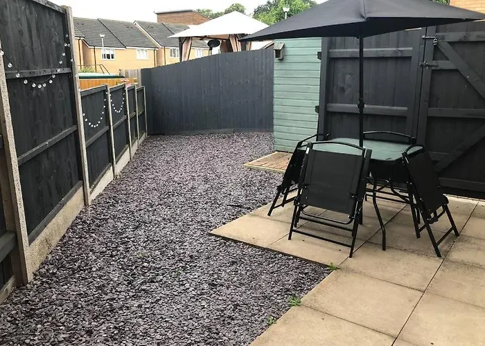 Dudley House **Staycation & Contractors** Sleeps 7
