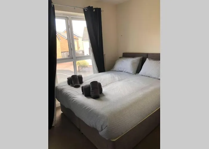 Dudley House **Staycation & Contractors** Sleeps 7