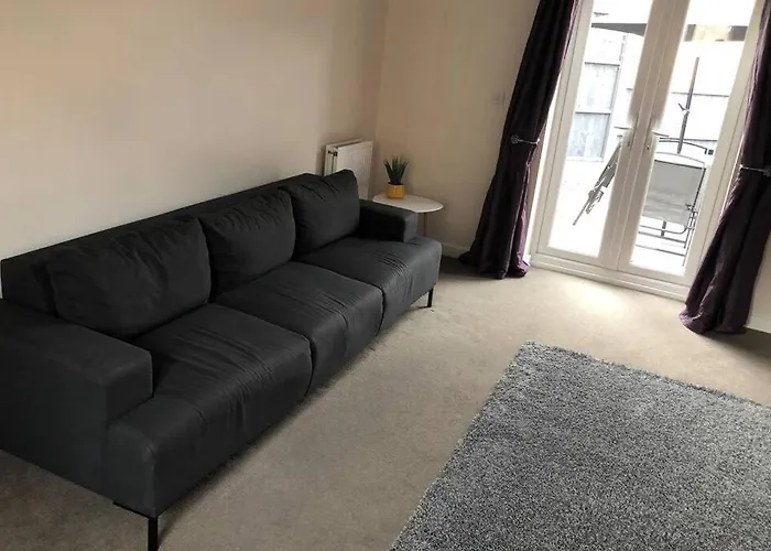 Dudley House **Staycation & Contractors** Sleeps 7