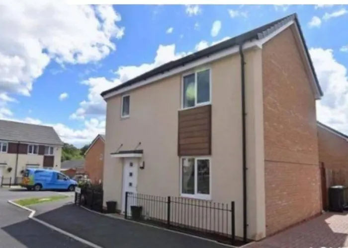 Dudley House **Staycation & Contractors** Sleeps 7