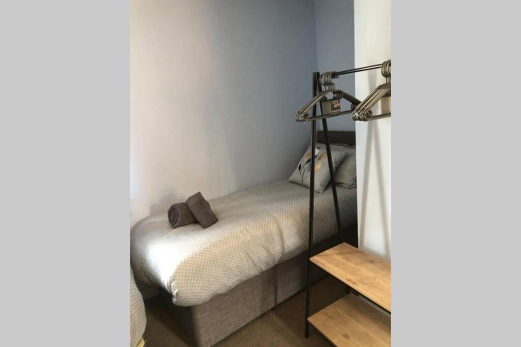 Dudley House **staycation & Contractors** Sleeps 7 Holiday home *